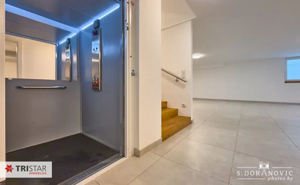 Zum Verkauf: Exklusive Doppelhaushälfte mit Aufzug, Keller, Garten & Terrassen in 2372 Gießhübl – Neubau 2022, sofort bezugsfertig!