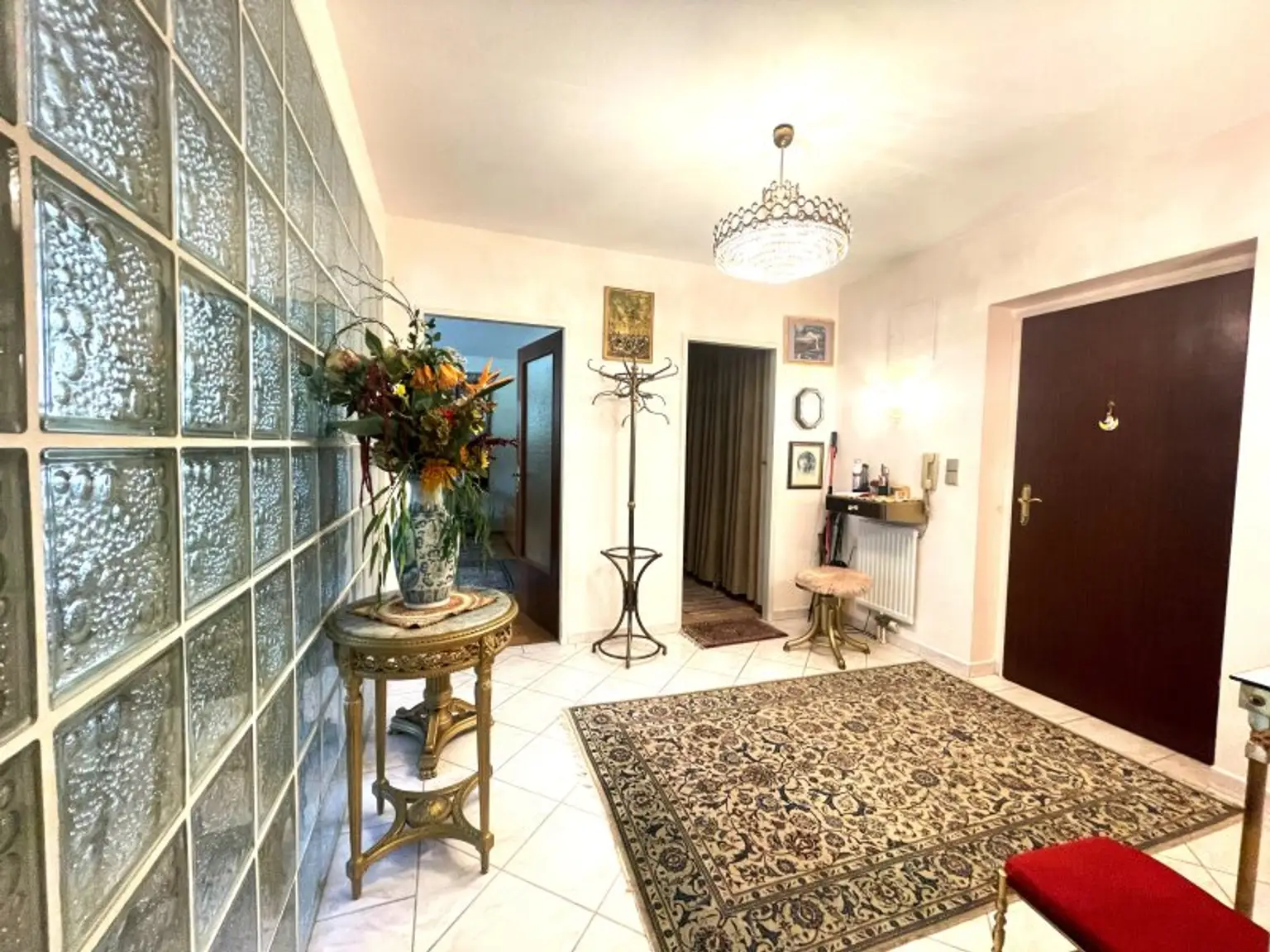 Neuwaldegger Terrassenwohnung mit Pool und Sauna Zugang