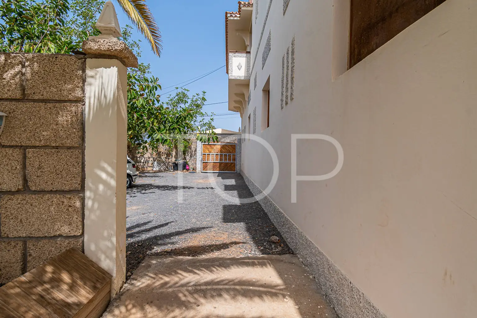 Romántica mansión con seis apartamentos en Costa de Adeje