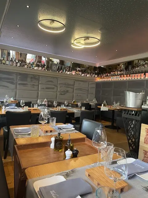 Langjährig eingeführtes Spezialitätenrestaurant - Ecklokal in Wien Währing
