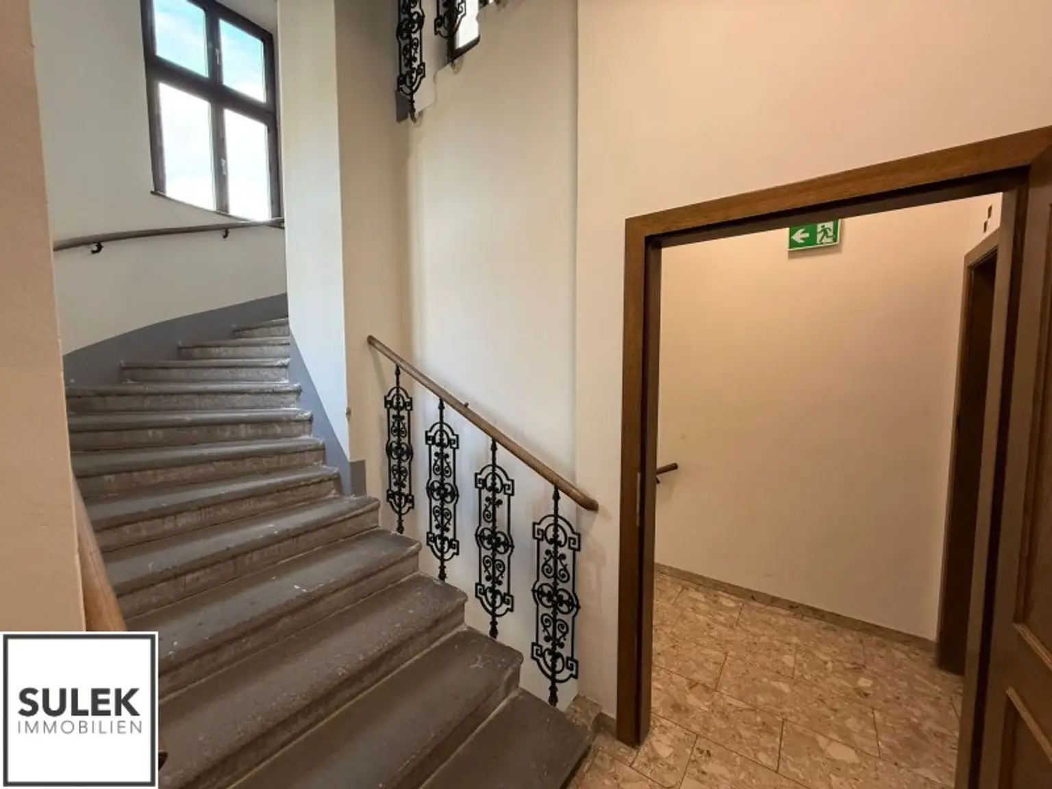Ganzes Haus zu mieten: 1 Geschäftslokal, 1 Büro, 2 Wohnungen nahe U1