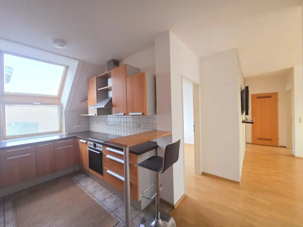 + Traumhafte Fernblickdachterrassenwohnung 80m² +  Dachterrasse 5,62 m² + Klimaanlage, moderne Dan-Küche + 4 lichtdurchflutete Zimmer +  €199.000,-  + Tiefgaragenplatz +