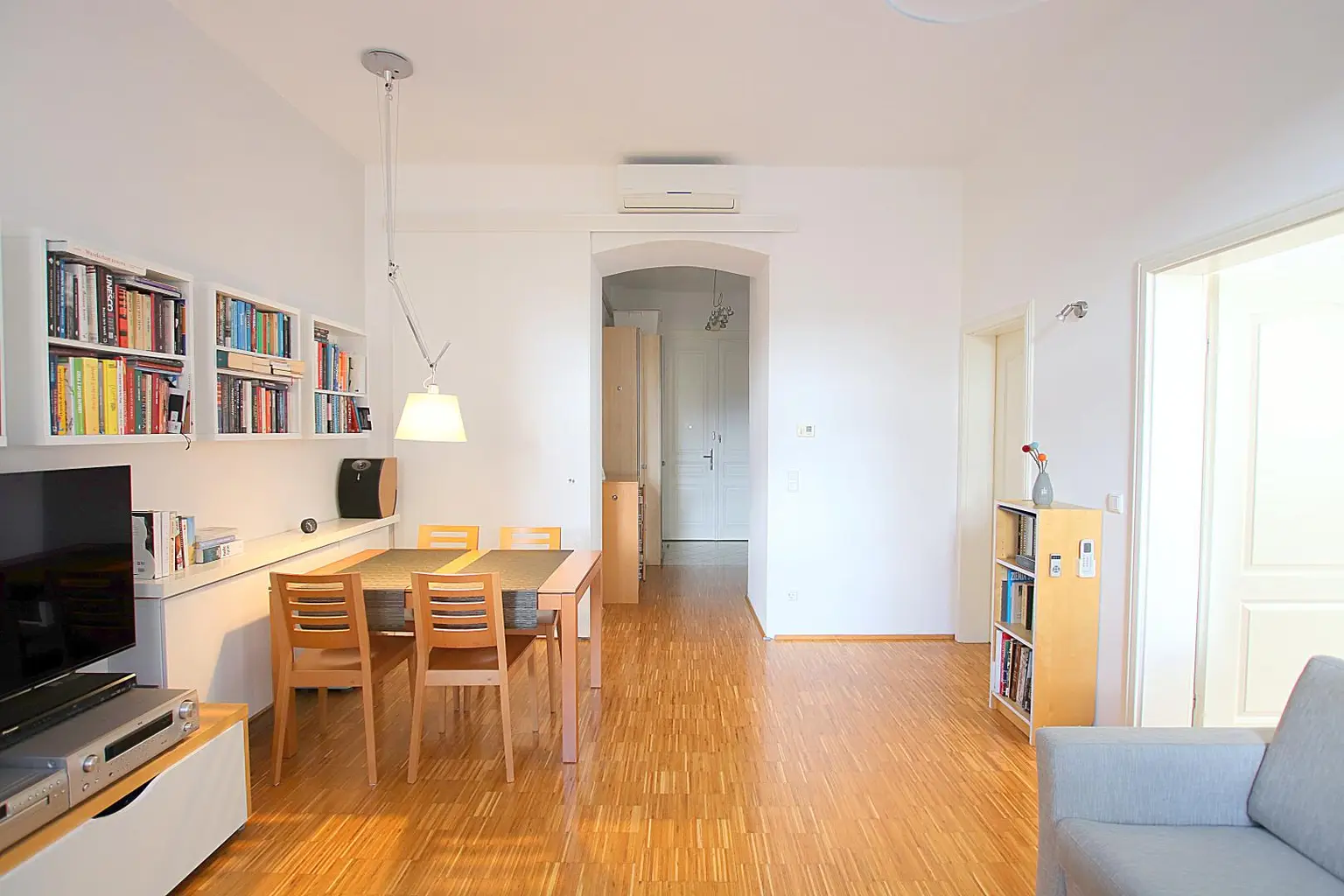 Wunderschöne Altbauwohnung - 2 Zimmer mit perfektem Grundriss