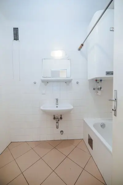 SANIERUNGSOBJEKT MIT POTENZIAL I PROVISIONSFREI I DIREKT AN DER MUR I SÜD-LOGGIA I LIFT I RUHIGE LAGE I PROJEKT WOHNEN