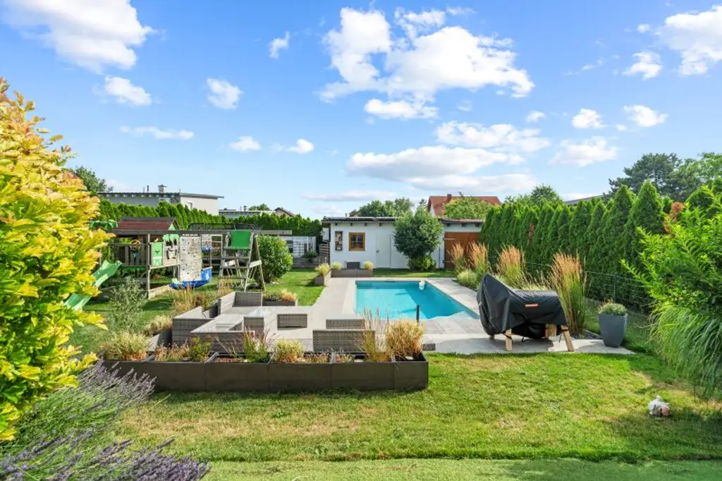 Exklusives Einfamilienhaus vor den Toren Wiens in nicht einsehbarer Grünruhelage / +++ RE/MAX Trend +++