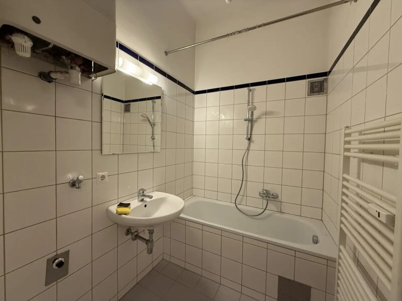 RUHE IN HISTORISCHEM AMBIENTE | ADLERHOF | 2-Zimmer-Wohnung inkl. Lift | 6 min Fußweg zur U3 VOLKSTHEATER