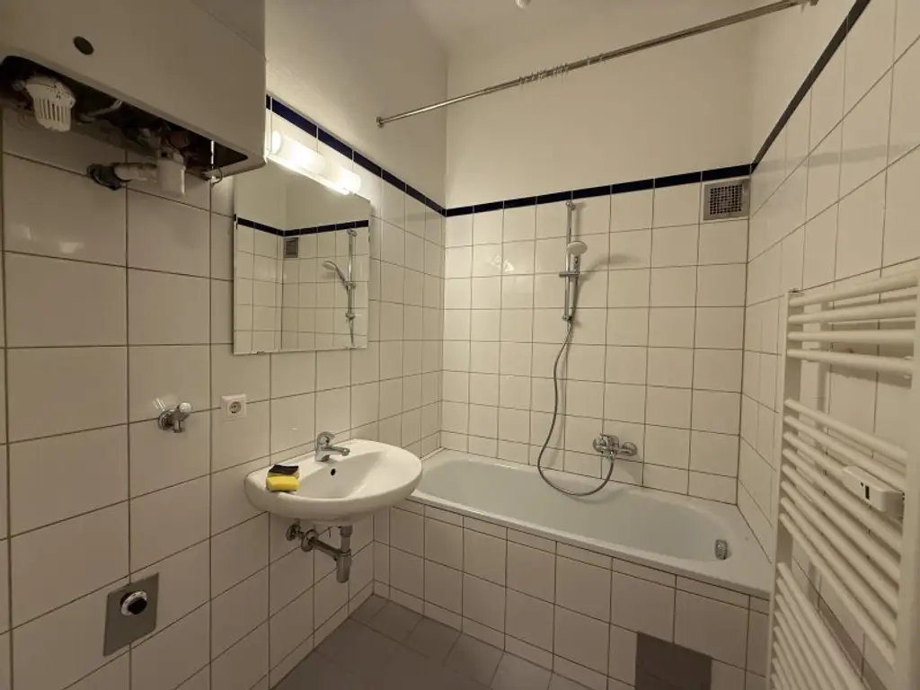 RUHE IN HISTORISCHEM AMBIENTE | ADLERHOF | 2-Zimmer-Wohnung inkl. Lift | 6 min Fußweg zur U3 VOLKSTHEATER
