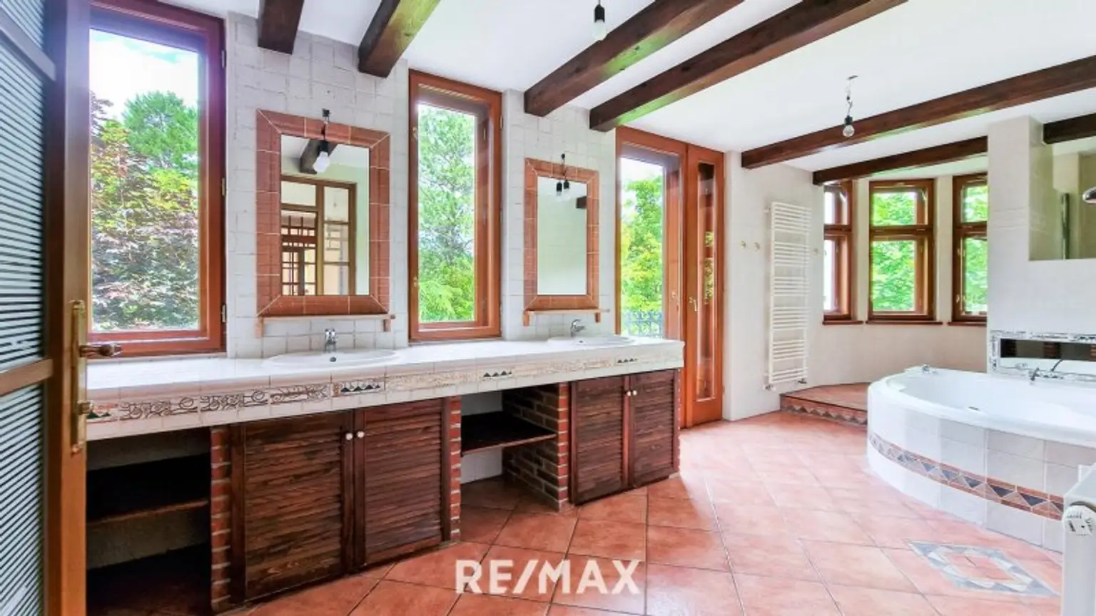 BADEZIMMER (OBERGESCHOSS)