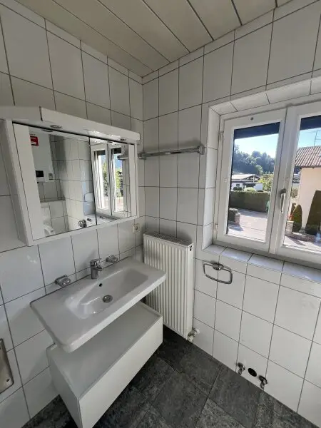 VOLDERS - Sonnige 3 Zi.-Wohnung mit Balkon und eigenem Gartenanteil zur Vermietung