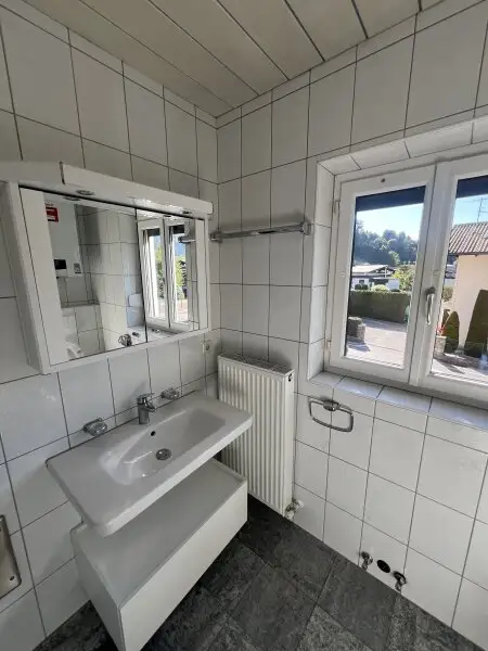 VOLDERS - Sonnige 3 Zi.-Wohnung mit Balkon und eigenem Gartenanteil zur Vermietung