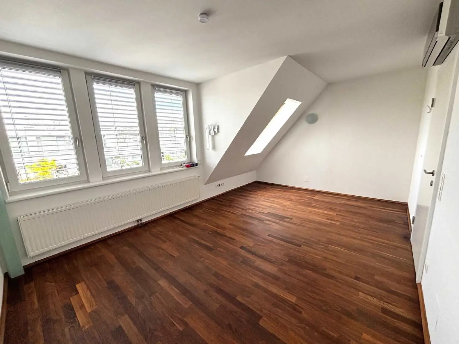 Traumhafte Dachmaisonette mit 2 Terrassen + Dachterrasse - Nähe Arenbergpark