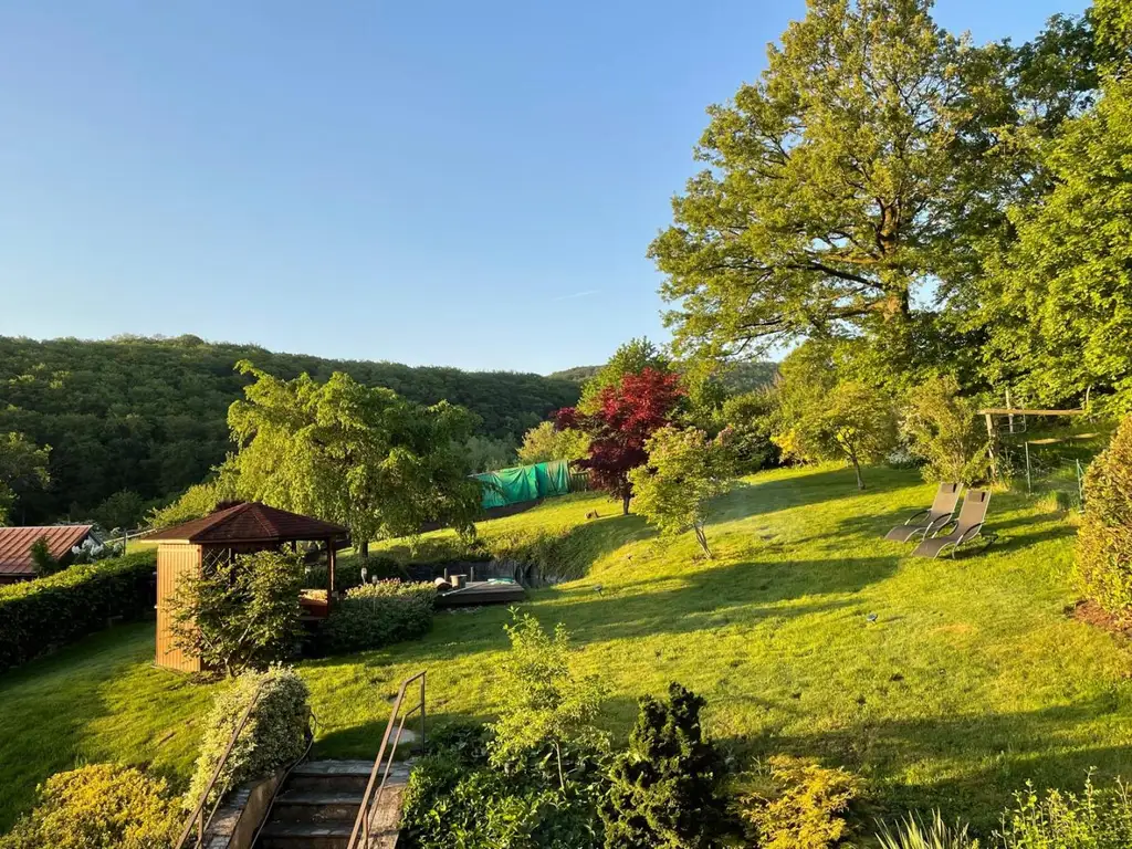 FAMILIENDOMIZIL MIT SCHWIMMTEICH