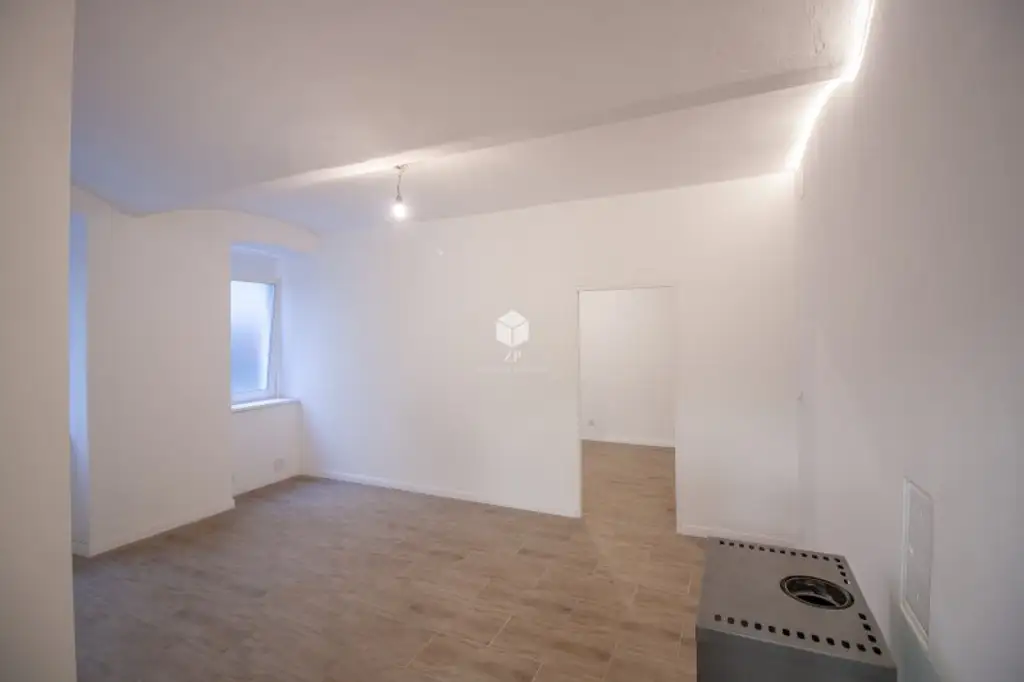 URBAN-HIDEAWAY: Teilrenovierte Souterrain - Werkstatt in Hoflage mit Gewölbedecke – Nähe Meiselmarkt