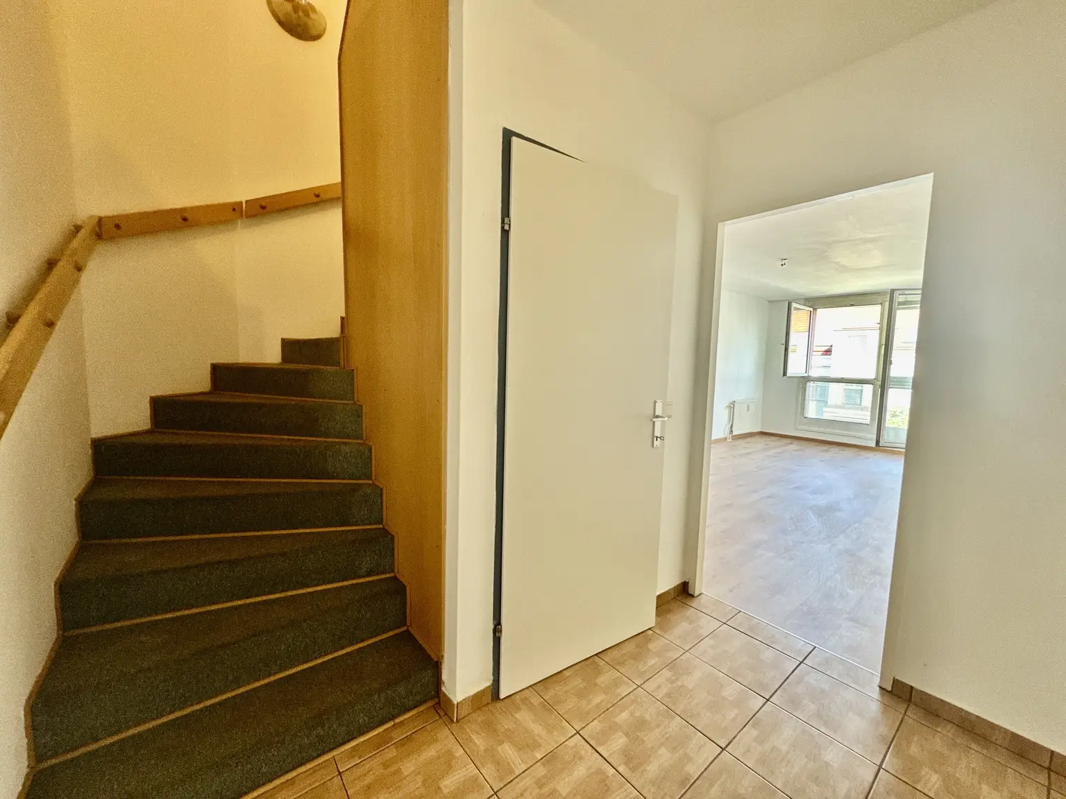 DACHGESCHOSSMAISONETTE MIT LOGGIA IN RUHELAGE