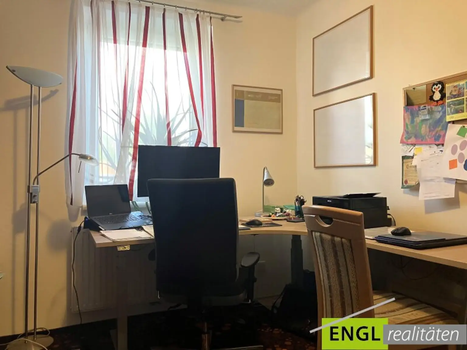 Büro-Zimmer im Erdgeschoss