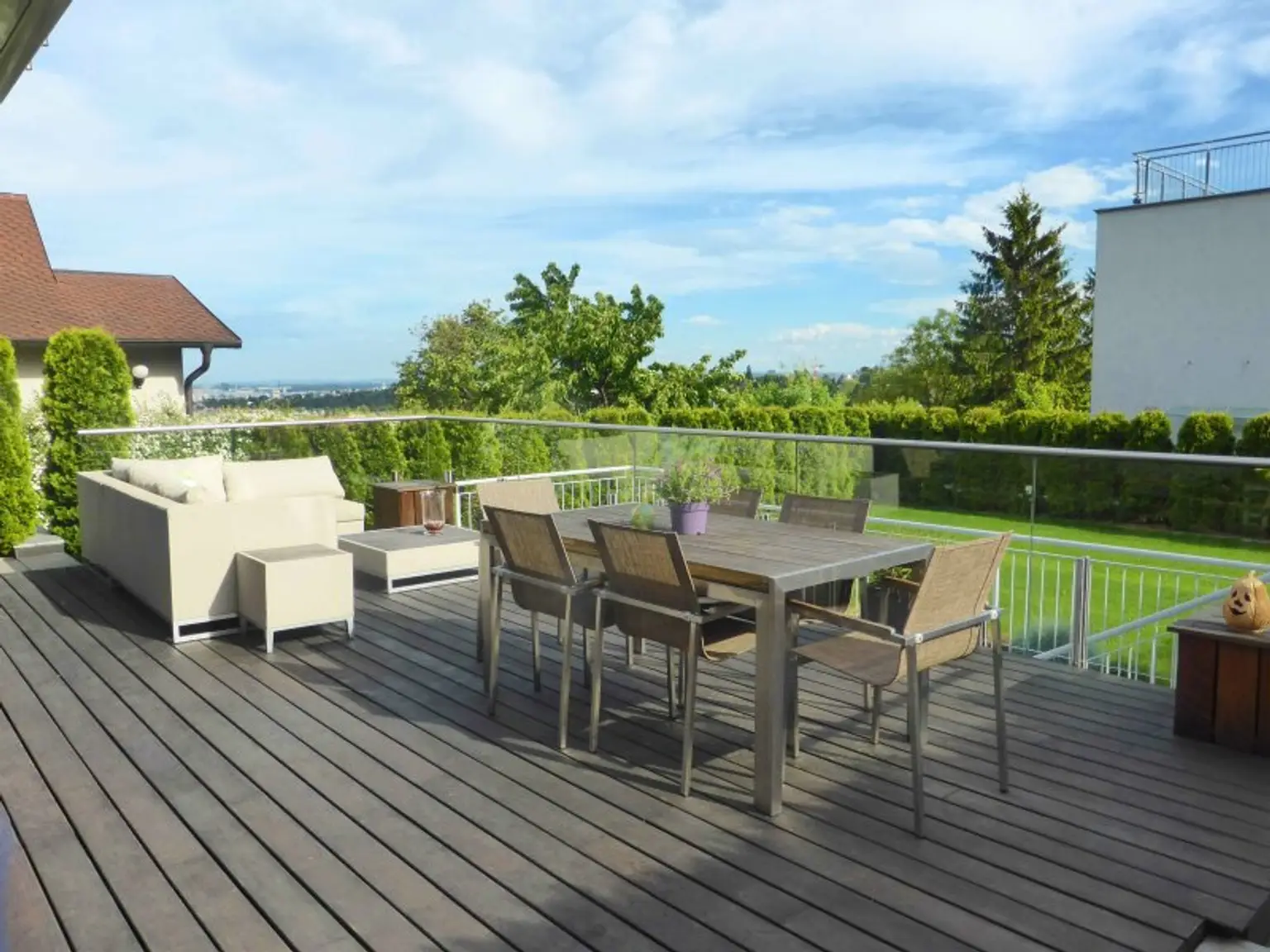 LUXUS-KLEINGARTENHAUS IM ALLEINEIGENTUM MIT WUNDERSCHÖNEM BLICK AM HACKENBERG