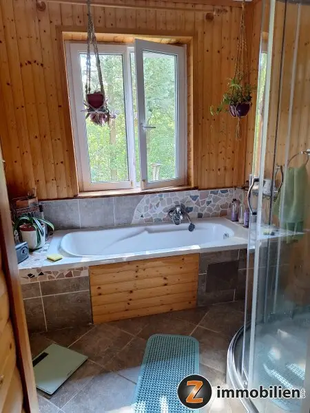 Gepflegtes Landhaus mit Naturgarten zum Sofortbezug