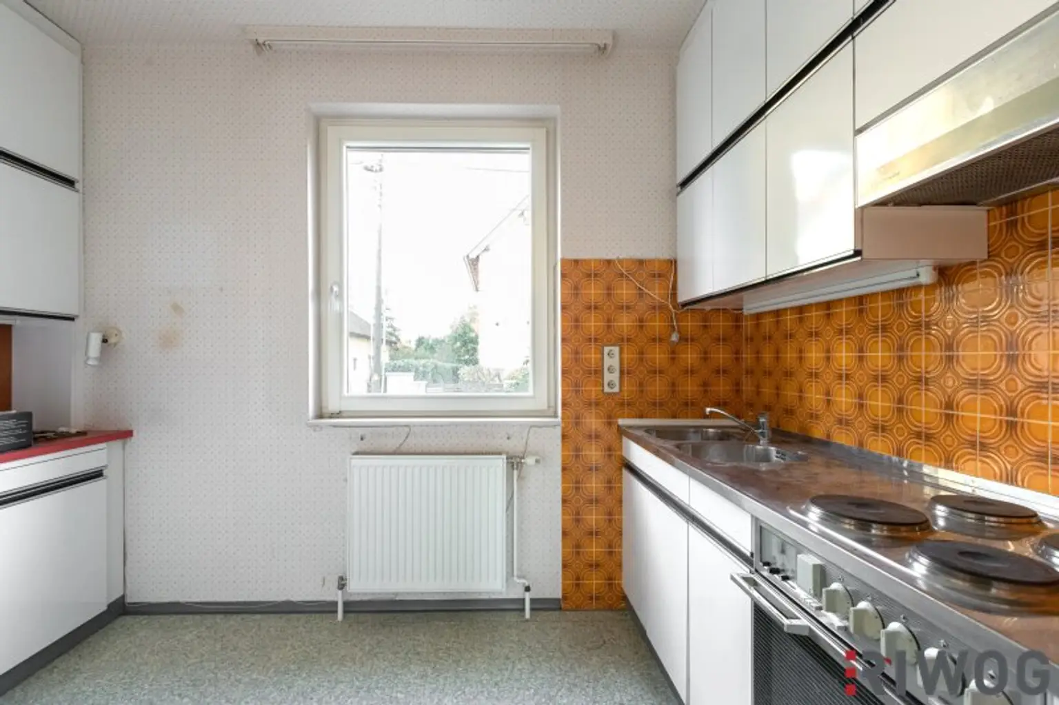 EIN- ODER ZWEIFAMILIENHAUS, gute Substanz, Modernisierungsbedarf