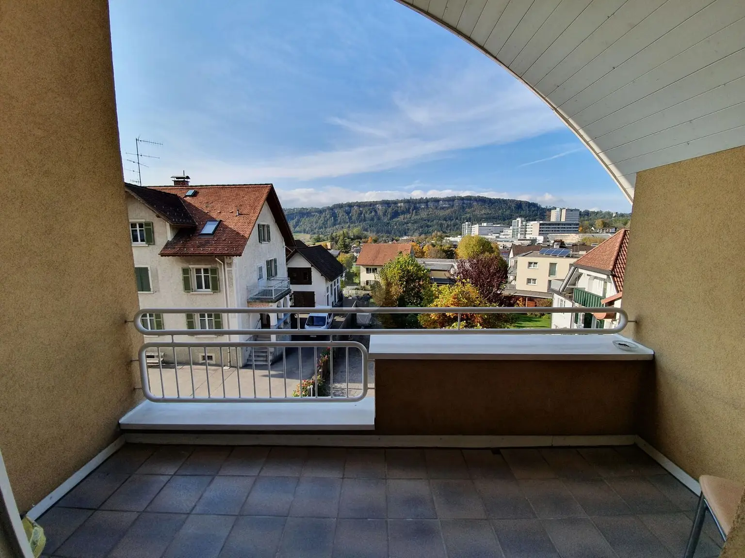 PREIS HIT IN TOP LAGE UND GRENZNÄHE MIT BALKON