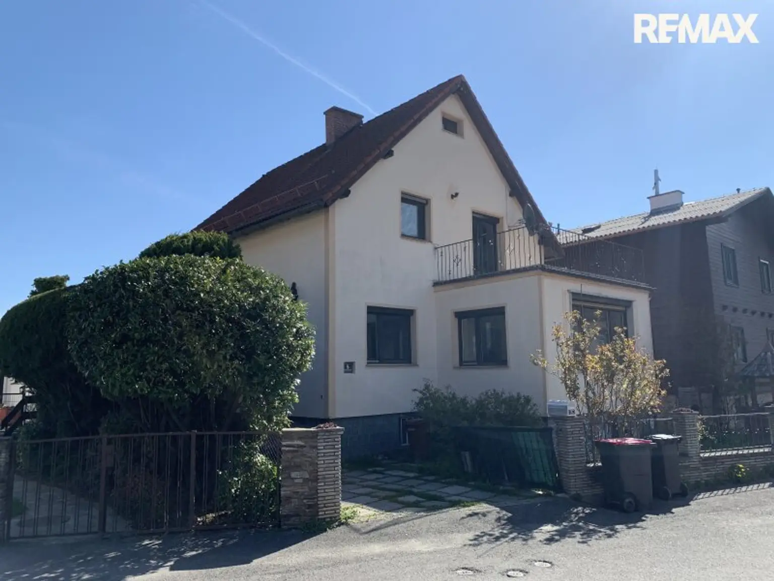 Charmantes Einfamilienhaus in Gloggnitz – Ihr neues Zuhause mit Garten und Garage!