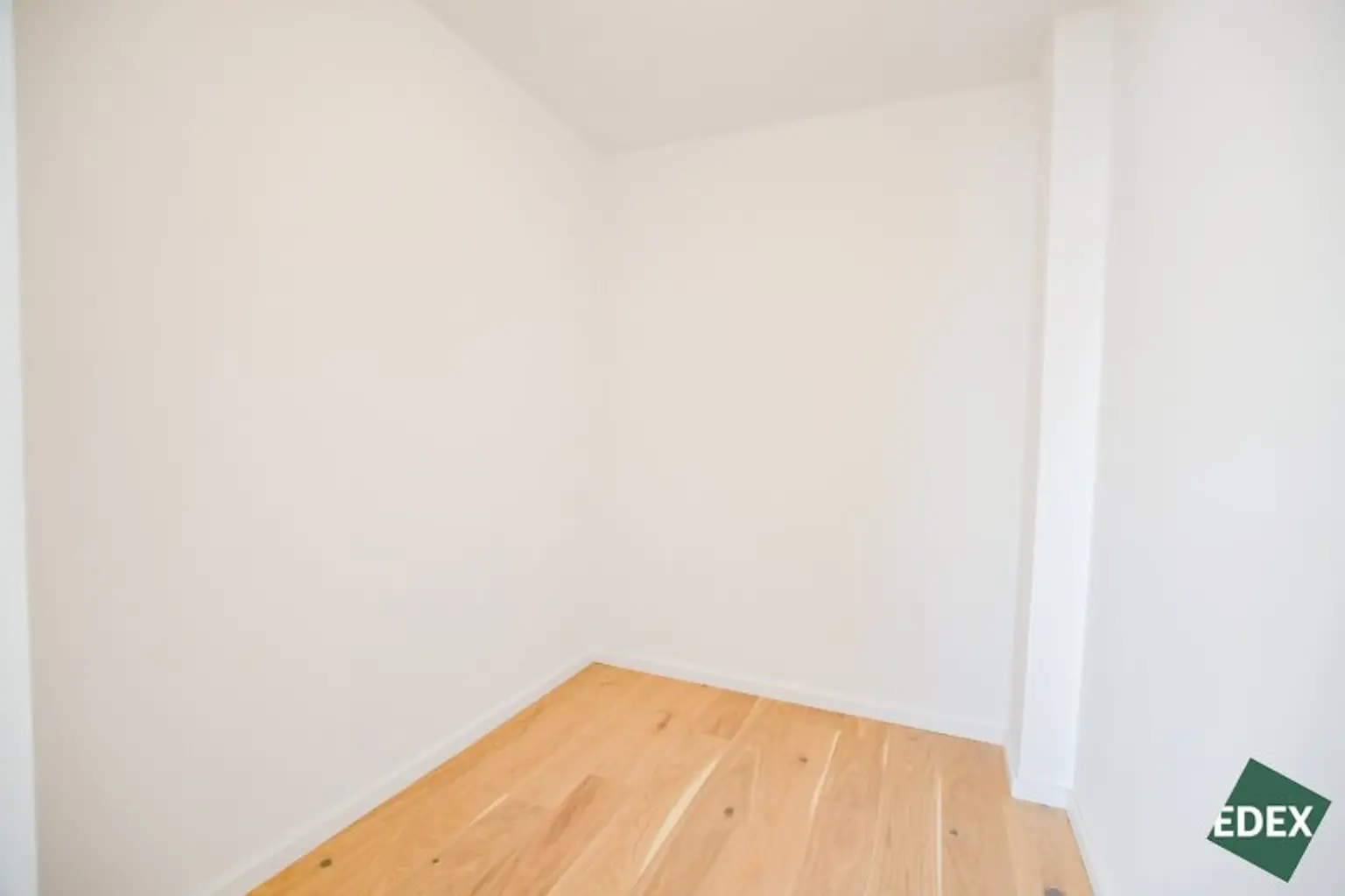 Erstbezug nach Sanierung: Schöne 2-Zimmer-Wohnung mit Top-Anbindung