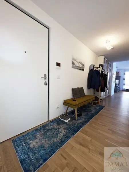 Traumhafte 4-Zimmer-Dachgeschoßwohnung mit großer 65m² Terrasse und Garagenplatz in 1220 Wien – Jetzt zugreifen!
