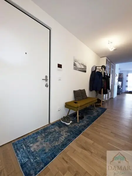 Traumhafte 4-Zimmer-Dachgeschoßwohnung mit großer 65m² Terrasse und Garagenplatz in 1220 Wien – Jetzt zugreifen!