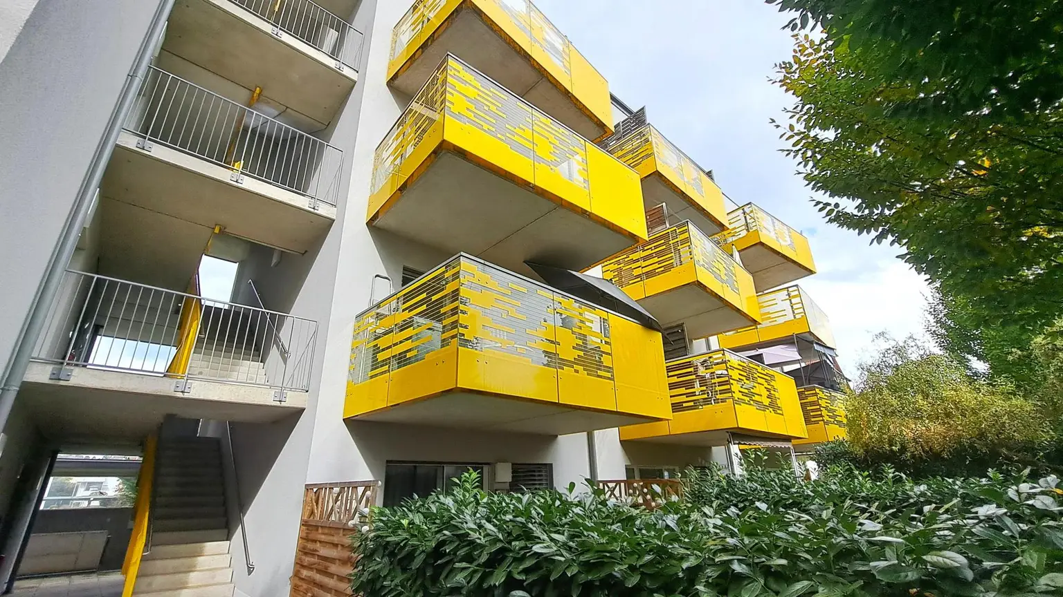 Bezugsfertige vollmöblierte 2-Zimmer-Wohnung mit Balkon