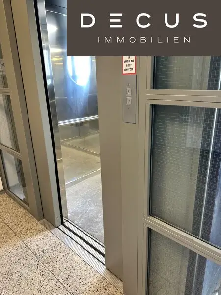 + + + Office-Lofts-FABRICATUR + + + hochmodernes Büro GEKÜHLT + + + 3 Räume + + + (RESERVIERT)