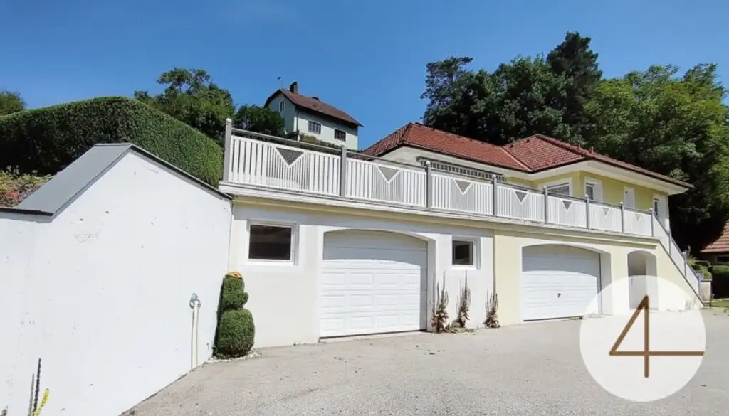 Charmantes Zuhause mit großzügiger Terrasse und zwei Garagen