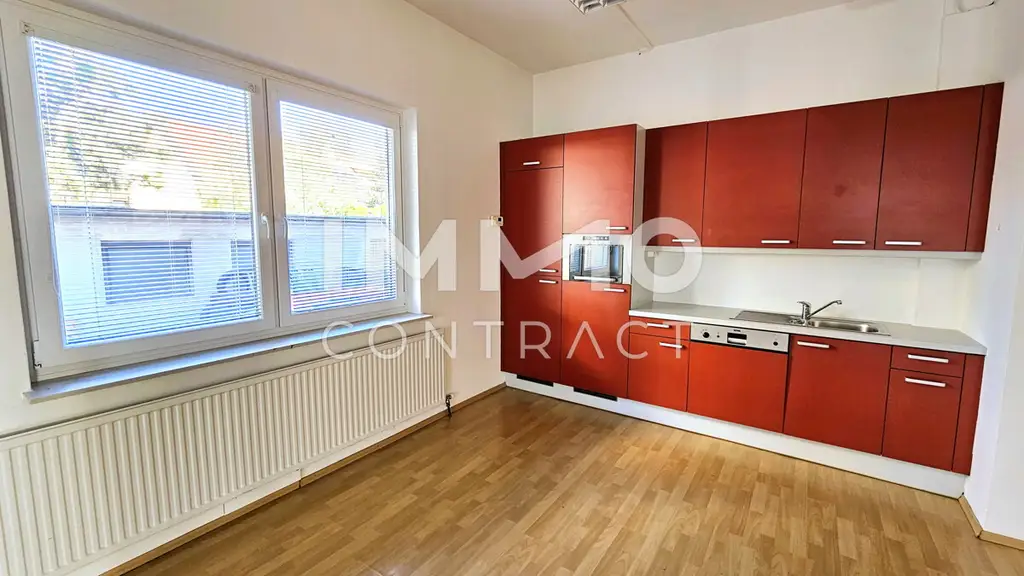 Großzügige Büroräume in attraktiver Lage in kleinem Mehrparteienhaus