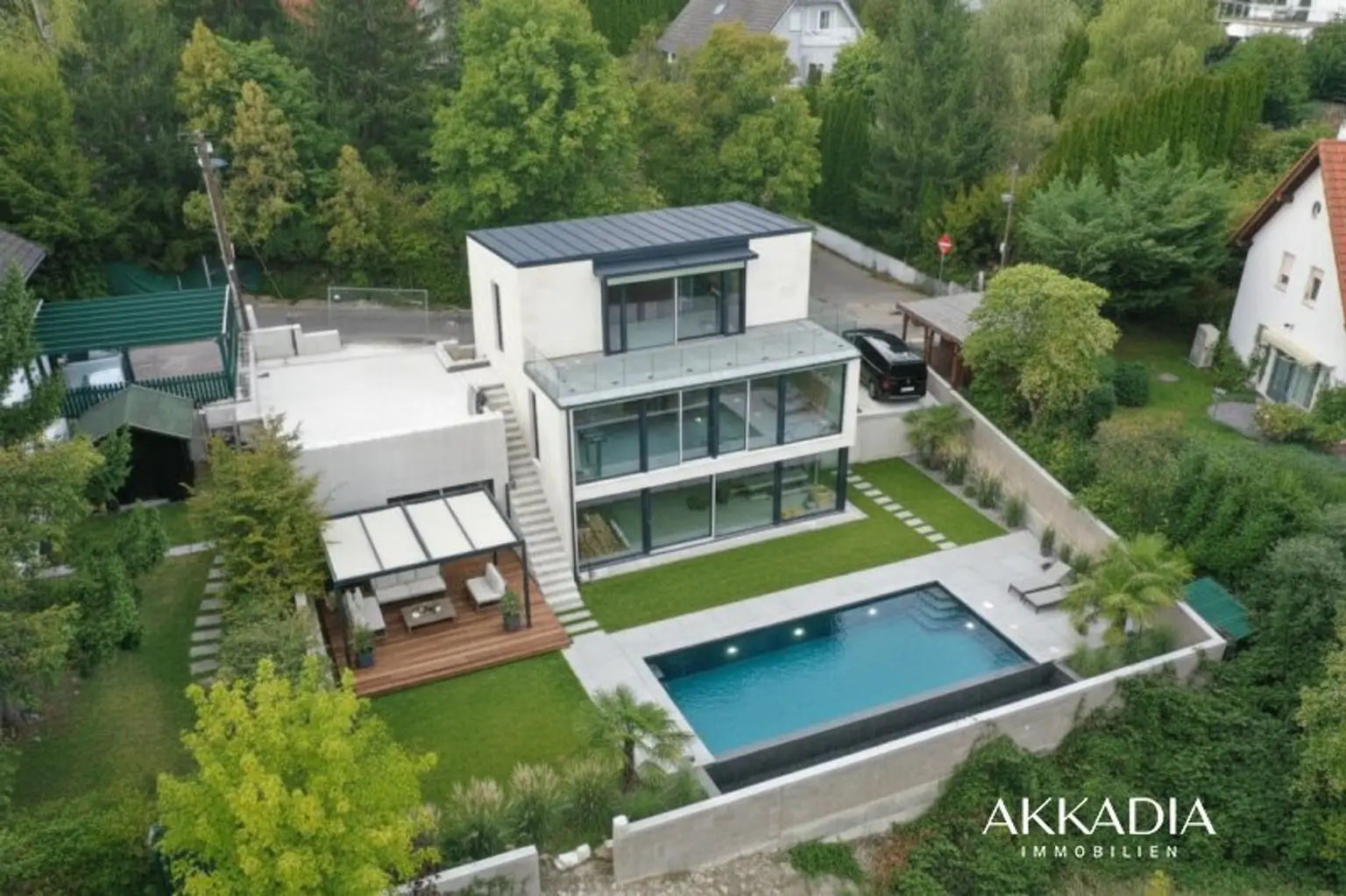 Neuwaldegg Hideaway: Neubau mit Pool, großem Garten & Naturstein