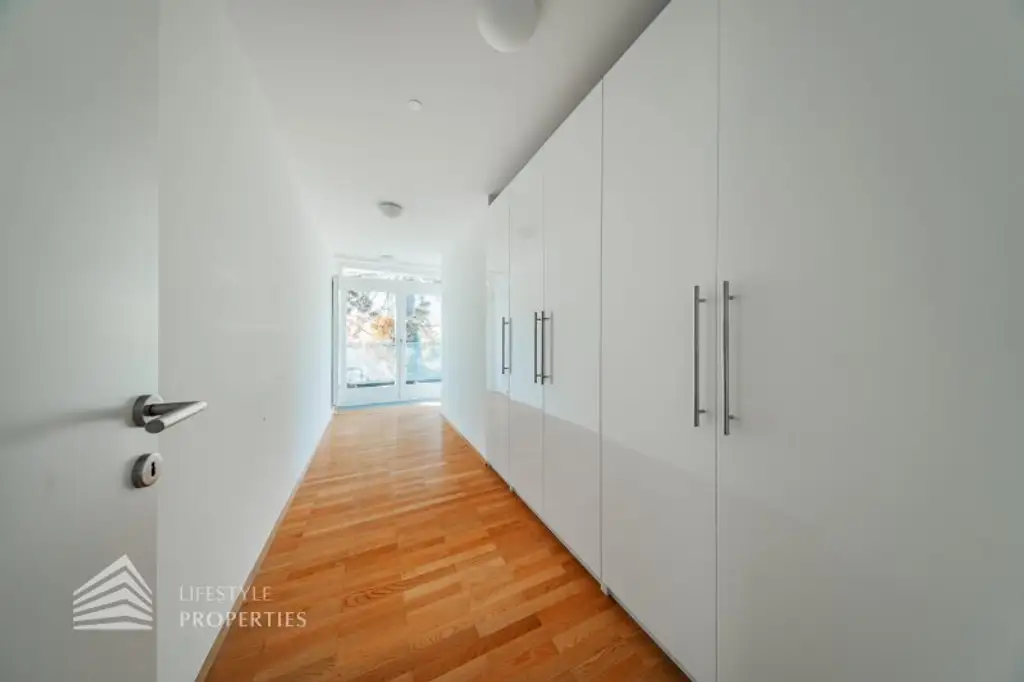 Wunderschöne 5 - Zimmer Wohnung mit Terrasse und Garten