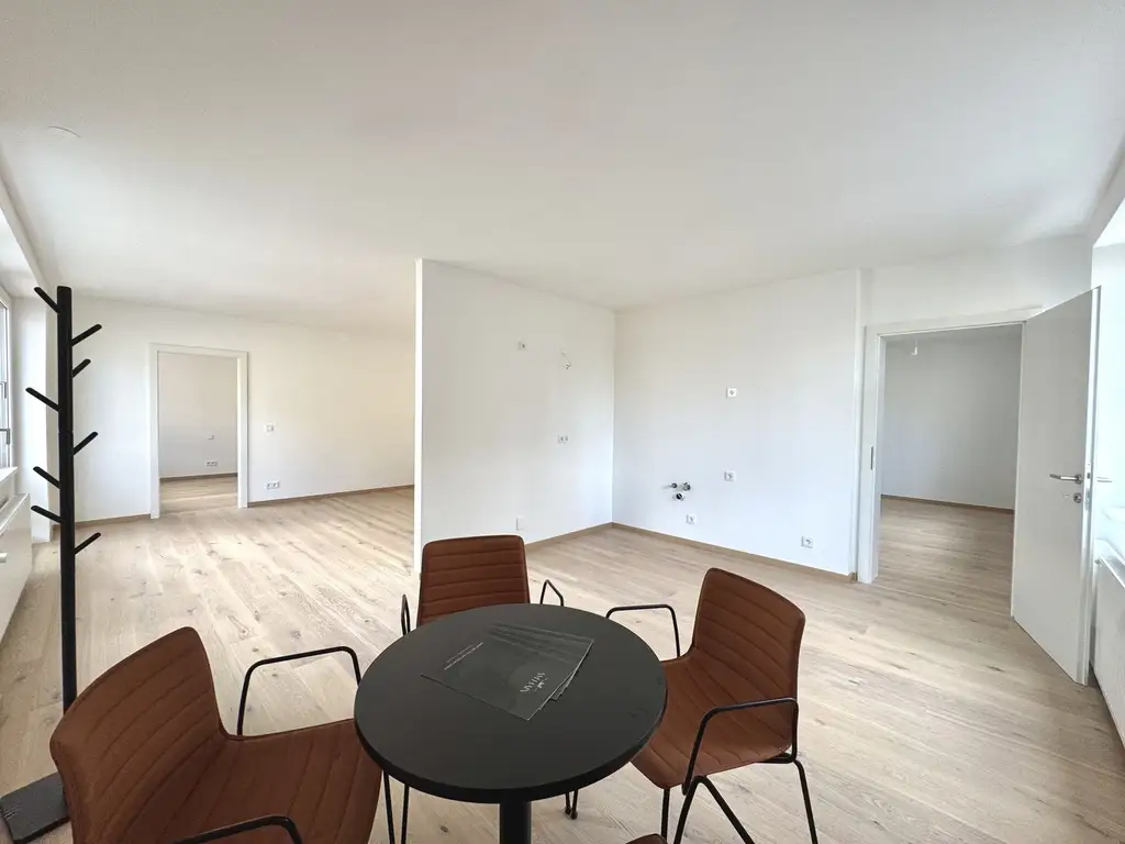 AM HAIN - Lichtdurchflutete Eckwohnung mit viel Platz – 5 Zimmer mit Balkon am Wertheimsteinpark