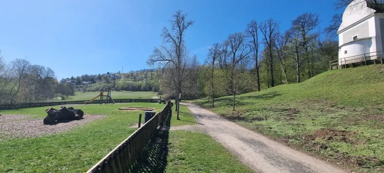 Villa beim Lainzer Tiergarten nach Kundenwunsch geplant - Edelrohbau mit Baugenehmigung - Lift im Haus möglich