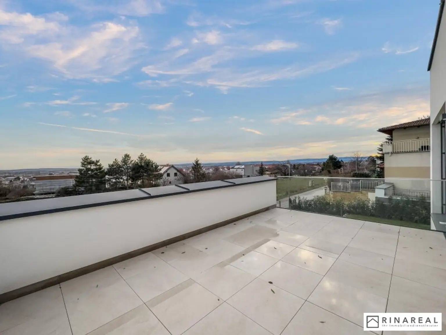 Wunderschöne, moderne & lichtdurchflutete Doppelhaushälfte zur Miete | 5 Zimmer - 140 m² | St. Georgen, Eisenstadt | AHORNGASSE