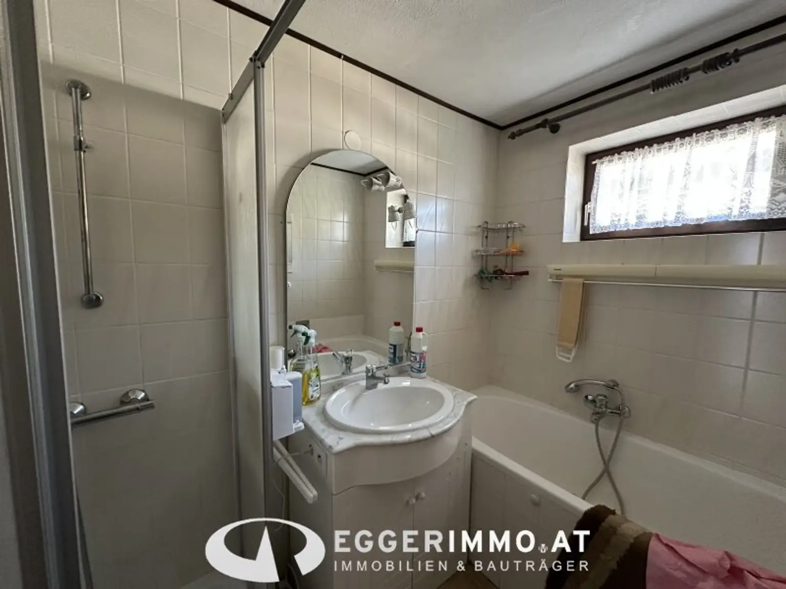 Niedernsill - Spacious 4-Room Apartment with Garden & Balcony for Sale in a Two-Party House