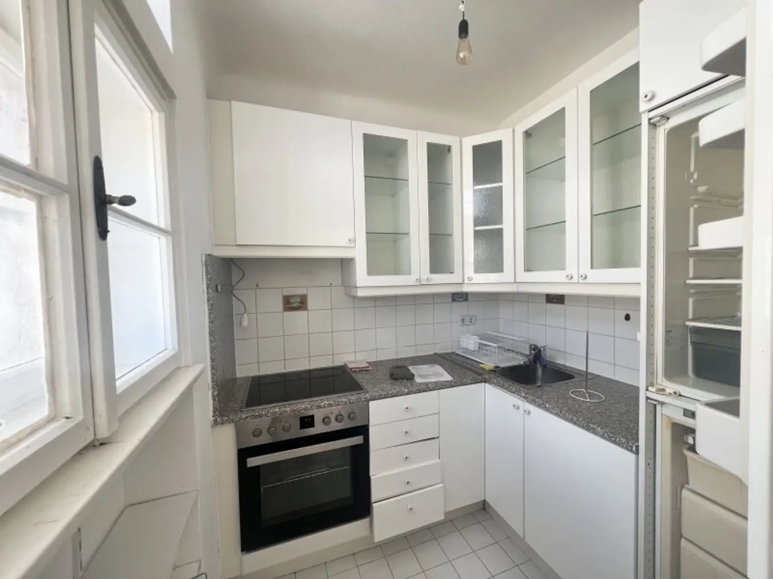 Wunderschöne 2 Zimmer Wohnung in ruhiger Seitenstraße zur Krottenbachstraße im 4. Liftstock