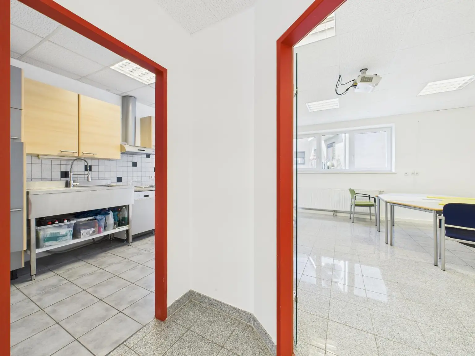 Kernsaniertes Anlageobjekt mit großzügigen Büroflächen und Wohneinheiten in 4050 Traun