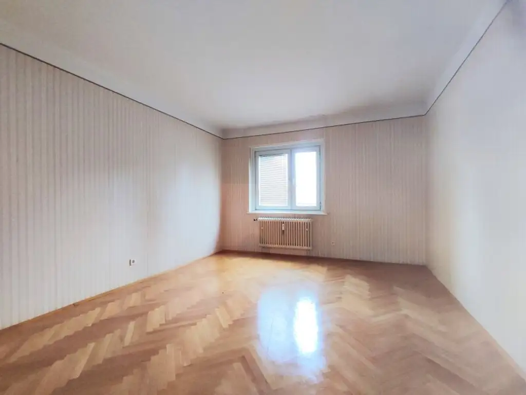 WILLKOMMEN IN UNTERSIEVERING! 3-Raum Wohnung mit Balkon und allerhand Potenzial!