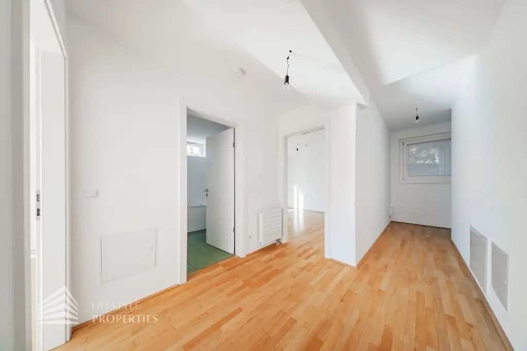 Wunderschöne 4 - Zimmer Wohnung mit Terrasse und Garten