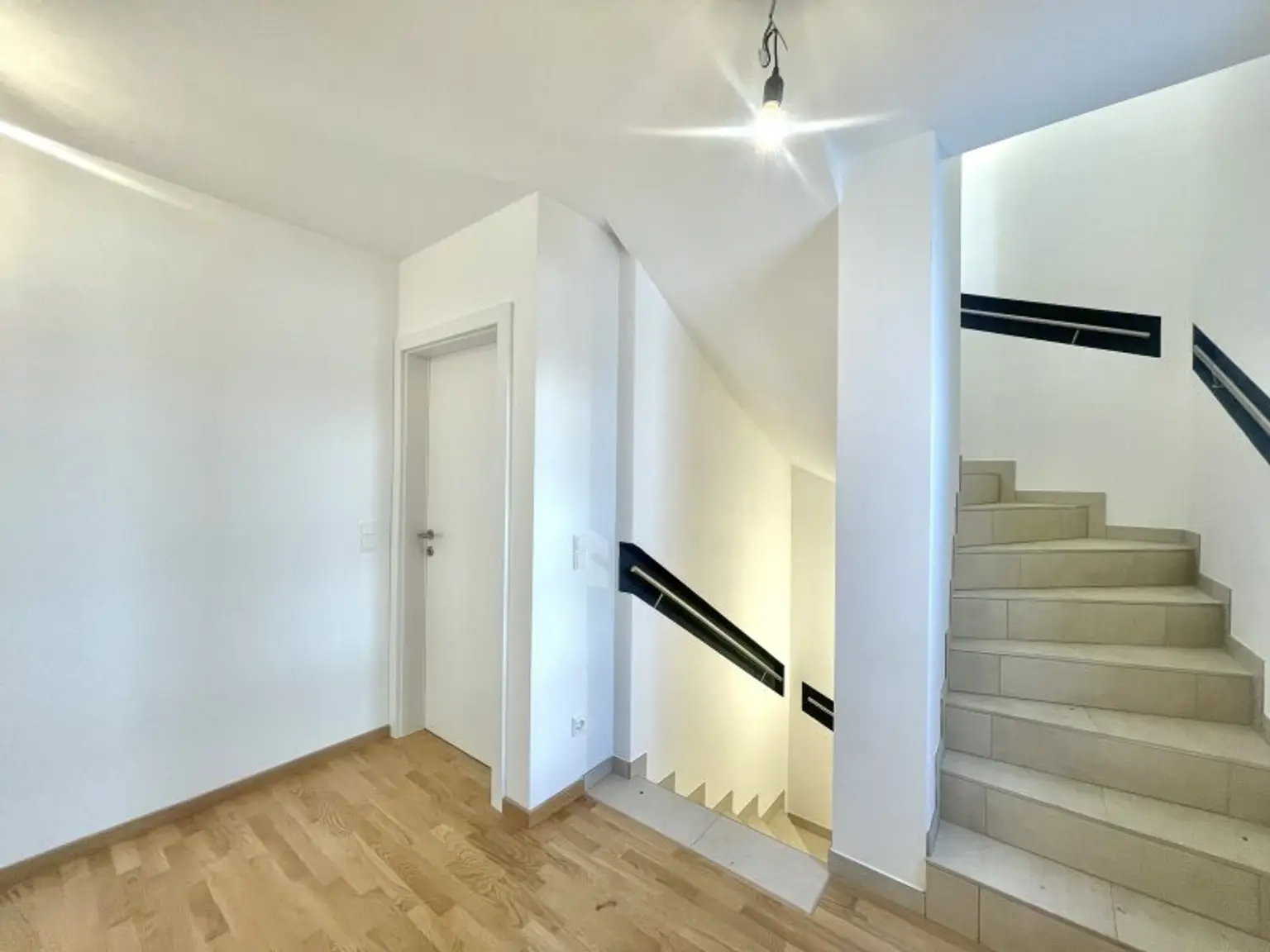 Erstbezug! Neubau-Reihenhaus mit Terrasse, Dachterrasse, Loggien & Garten (auch für Anleger)