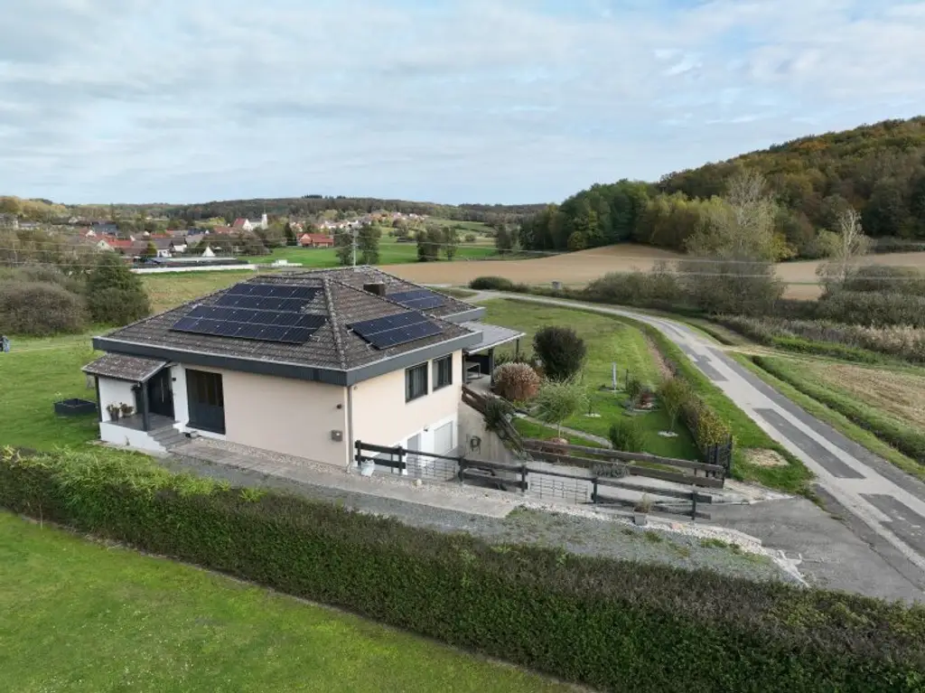 ** FAMILYS BEST **   Reinersdorf !! Bungalow mit ca. 122 m2 Wfl. in ruhiger, idyllischer Ortsrandlage mit ca. 1.200 m2 Eigengrund !!