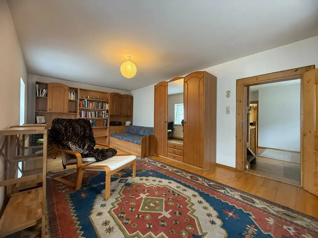 *** Charmantes Landhaus, 154m², Teilsaniert mit großem Gartenanteil und viel Potenzial ***