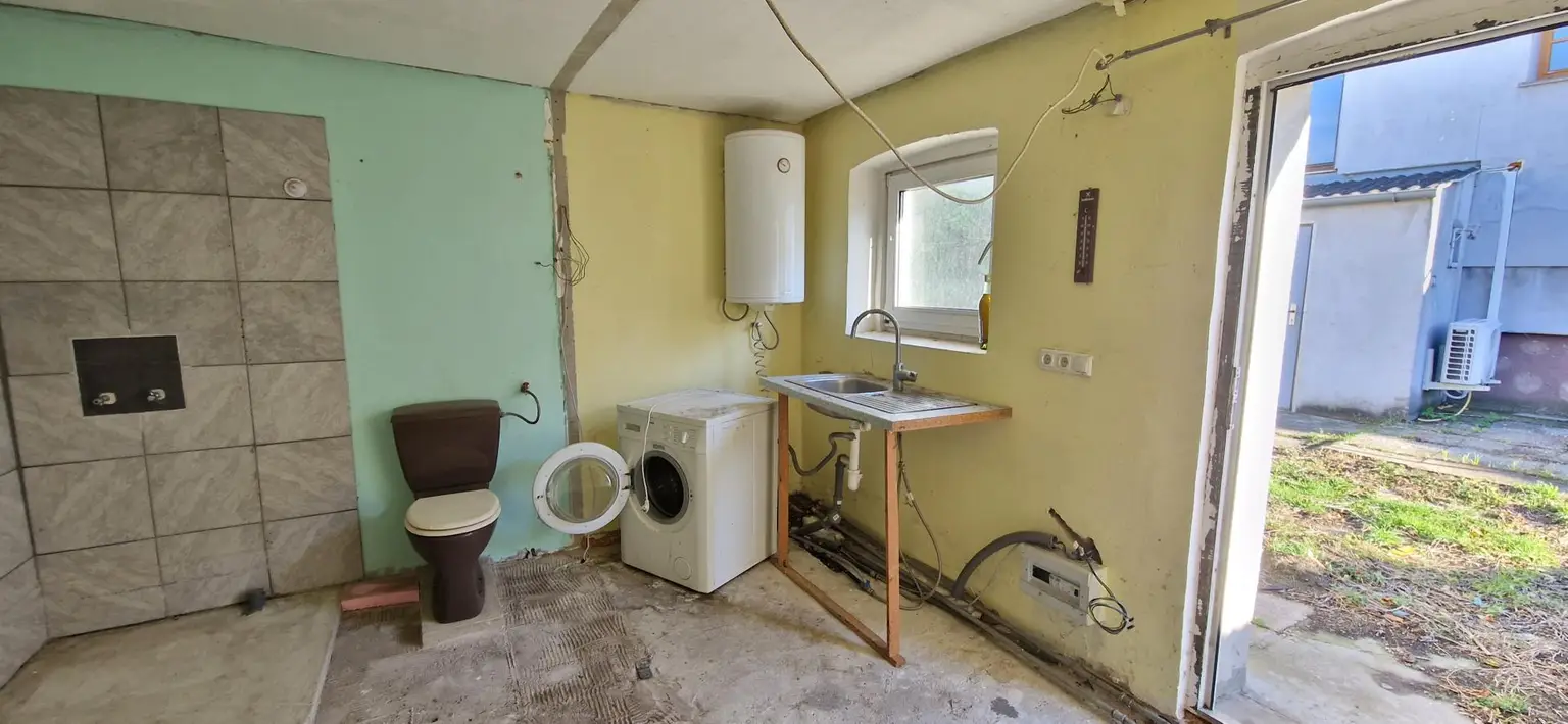 Freistehendes Wohnhaus mit Garten