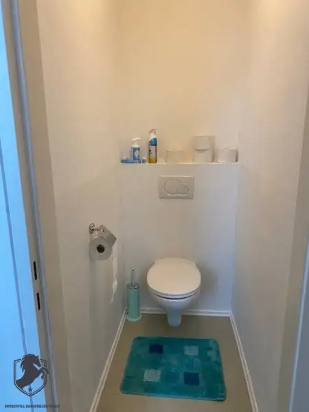 Außergewöhnliche Villa mit drei Wohneinheiten, Gewerbeeinheit & teilbarem Grundstück