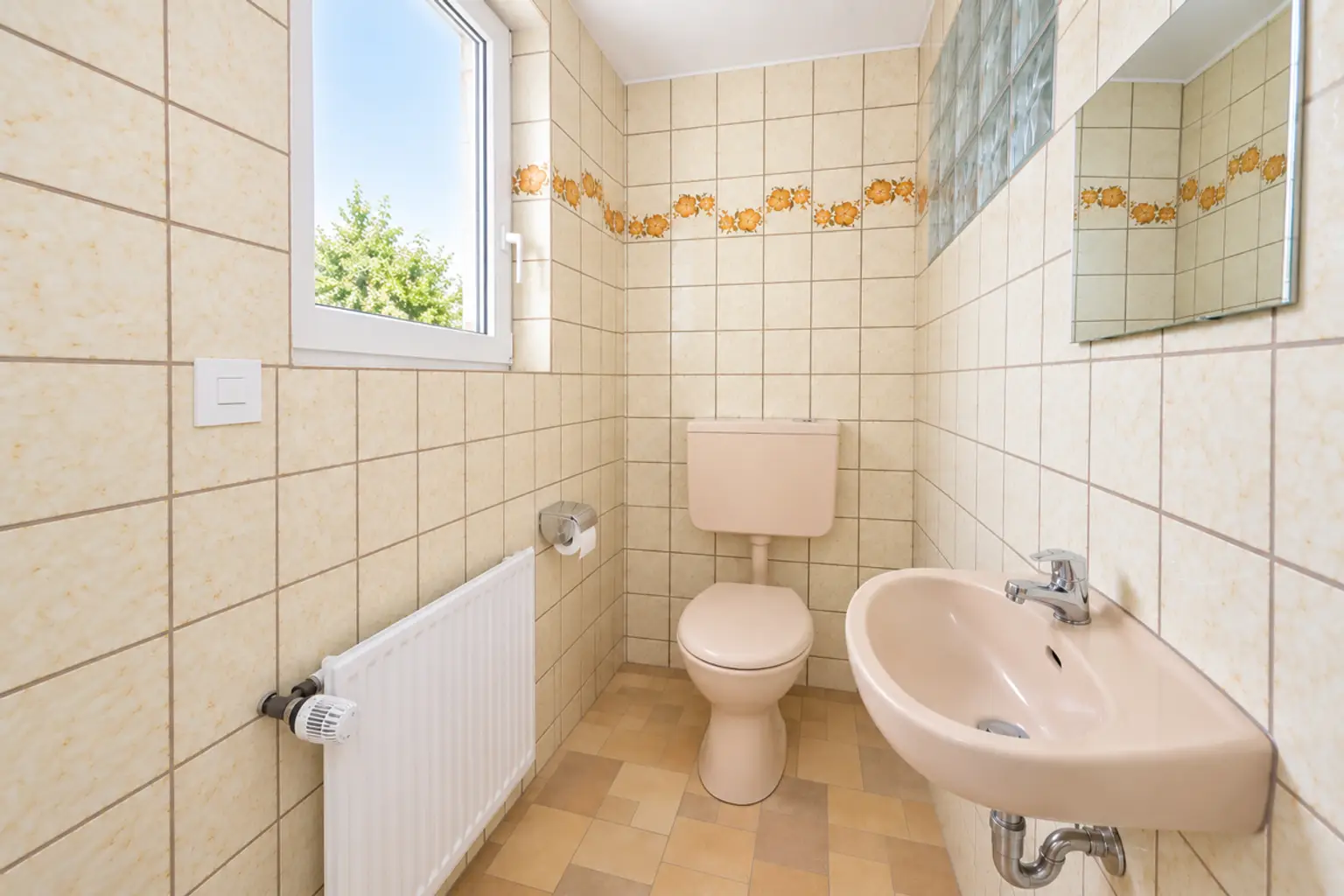 Gäste-WC EG (KI -optimiert)