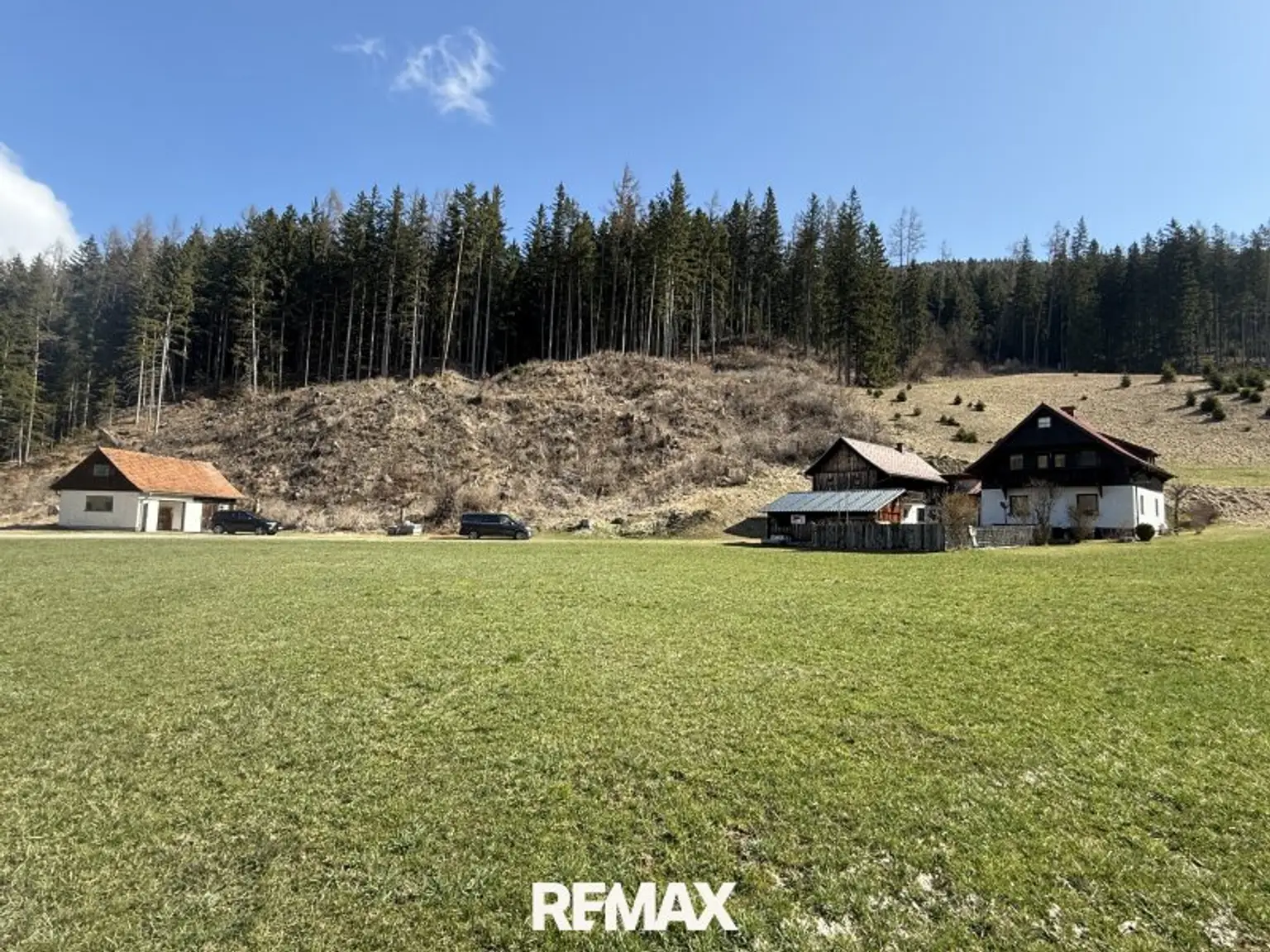 *** Charmantes teilsaniertes Landanwesen mit 10.978 m² Grund – Ruhe, Natur und vielseitige Nutzungsmöglichkeiten nur wenige Minuten zum grünen See ***