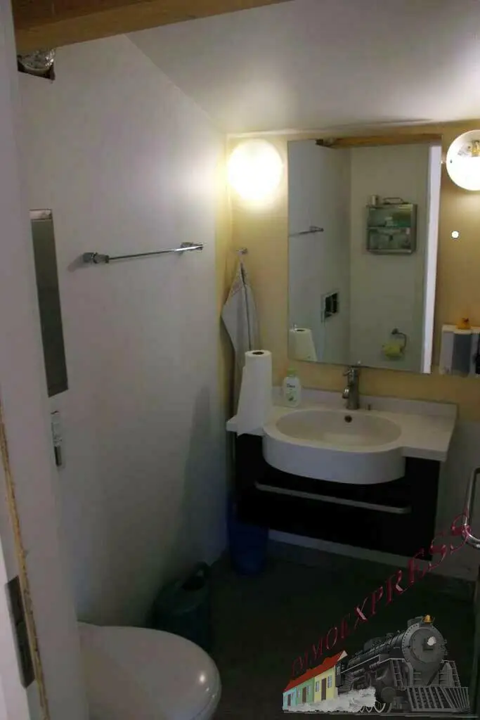Ein-/ Zweifamilienhaus mit viel Potential - 3 Garagen - 1.368 m² - getrennte Eingänge