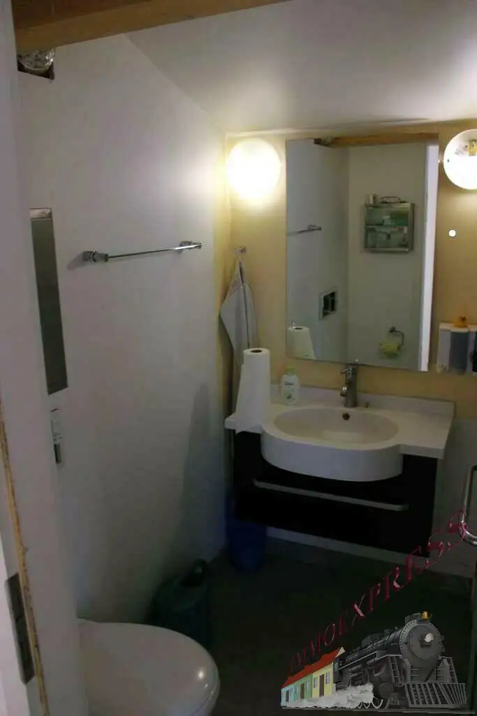 Ein-/ Zweifamilienhaus mit viel Potential - 3 Garagen - 1.368 m² - getrennte Eingänge